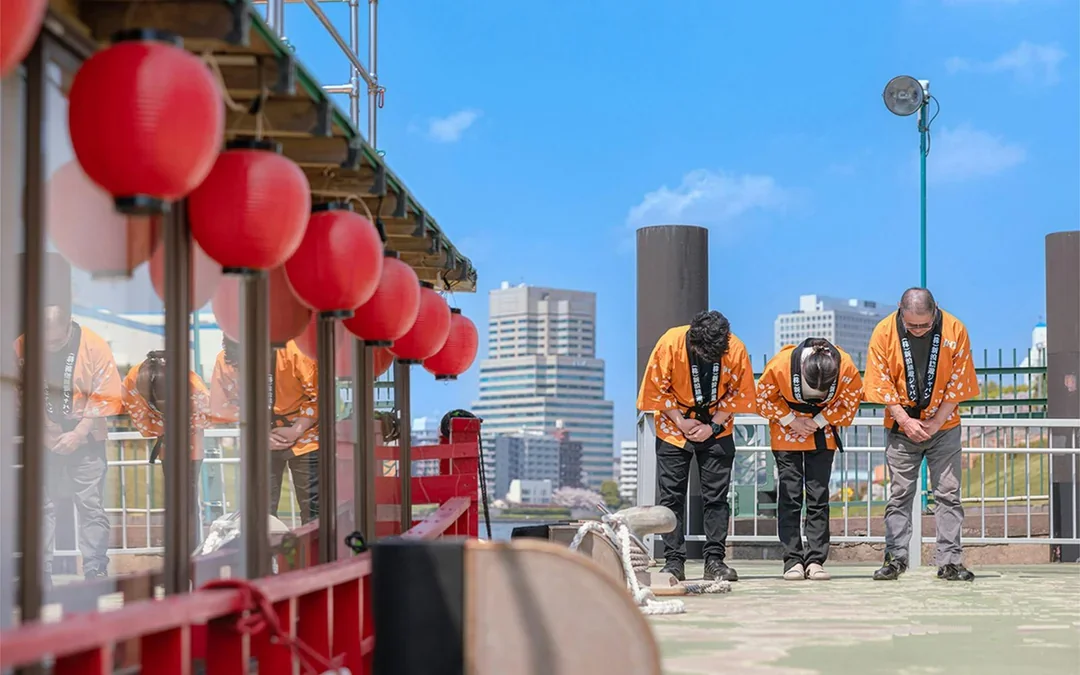Traditional Yakatabune Hot Pot Cruise with Shamisen Show & Tokyo Tower Entry Image 6