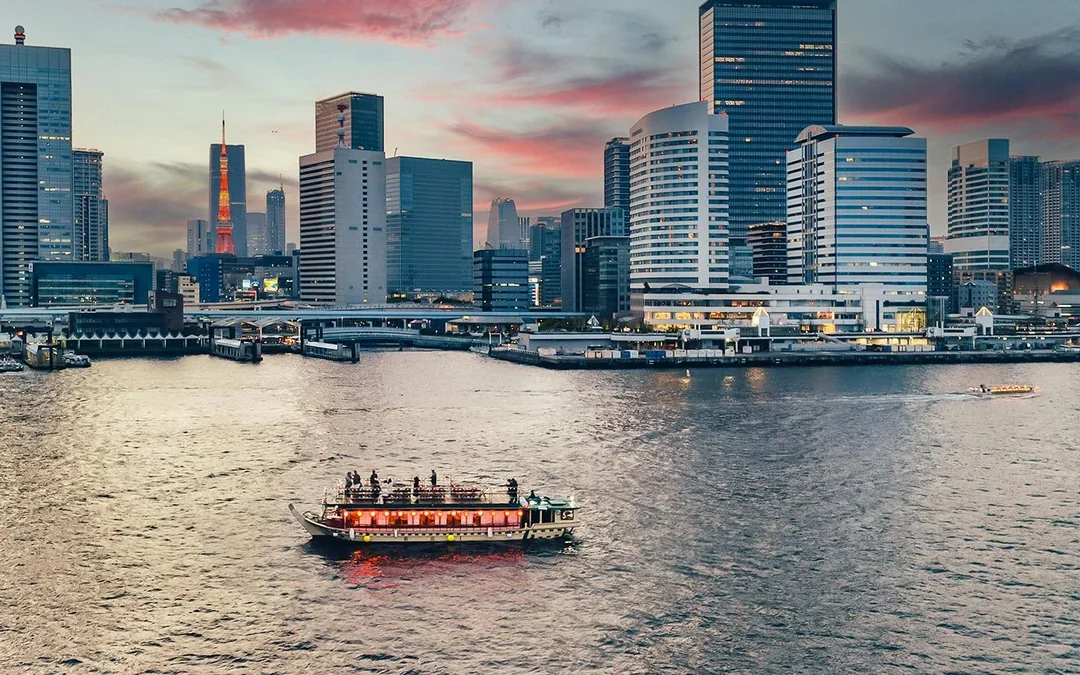 Traditional Yakatabune Hot Pot Cruise with Shamisen Show & Tokyo Tower Entry Image 9