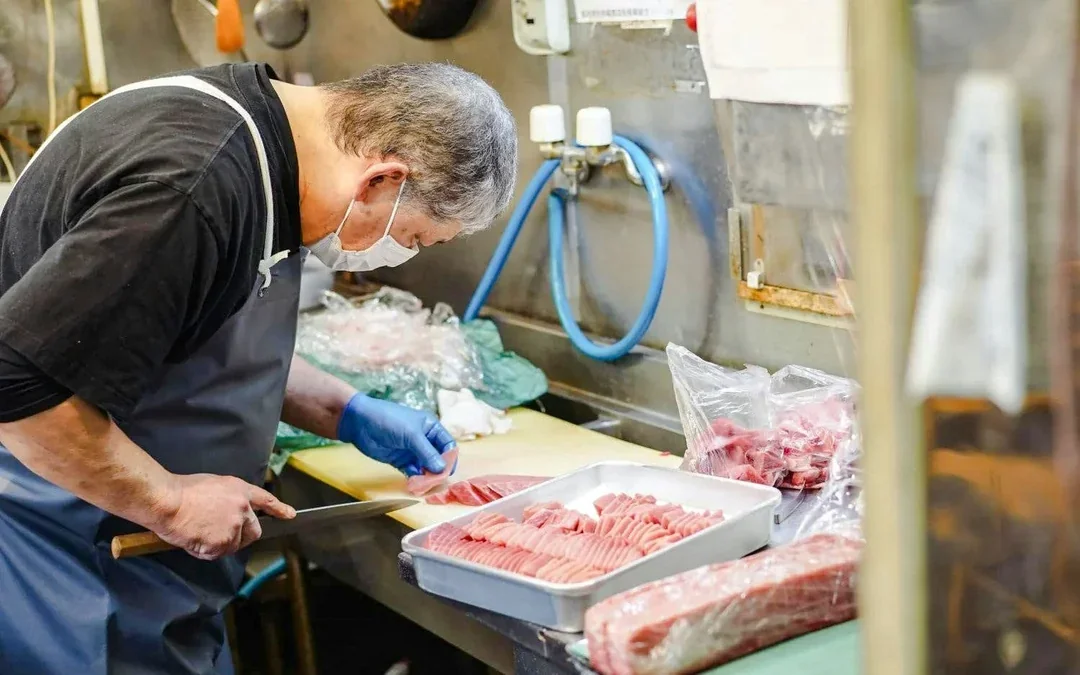Tsukiji Fish Market: Behind the Scenes & 10 Seafood Tastings Image 9