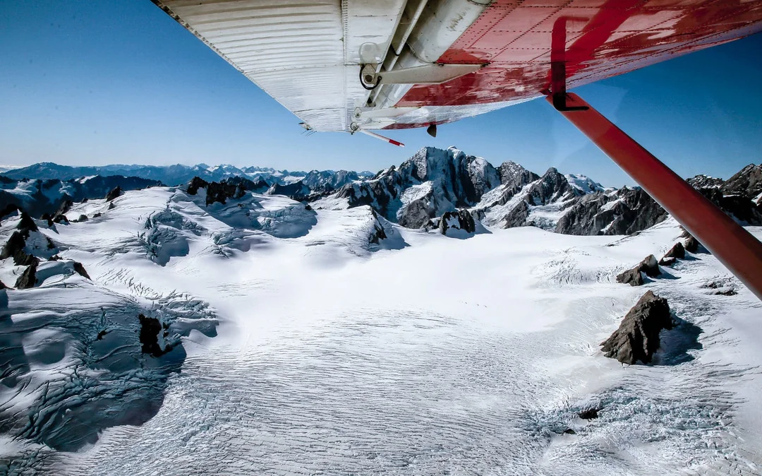 Ultimate Alpine Experience: Skiplane and Helicopter Combo Flight Image 4