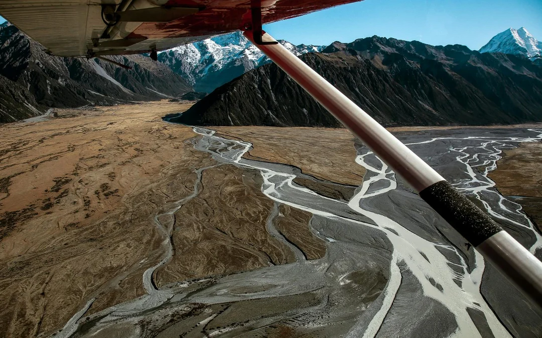 Ultimate Alpine Experience: Skiplane and Helicopter Combo Flight Image 5