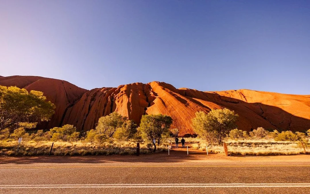 Uluru Hop-On Hop-Off Bus Tour with Uluru Hotel Transfers Image 4