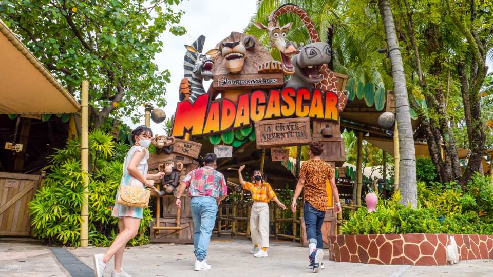 Universal Studios Singapore VIP Tour Experience: Exclusive Access to Attractions, Private Meet-and-Greet Sessions & "Skip The Queue" Universal Express Unlimited