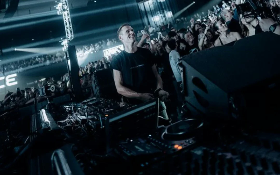 [UNVRS] on Mondays: Armin van Buuren Tickets (September & October only) Image 3