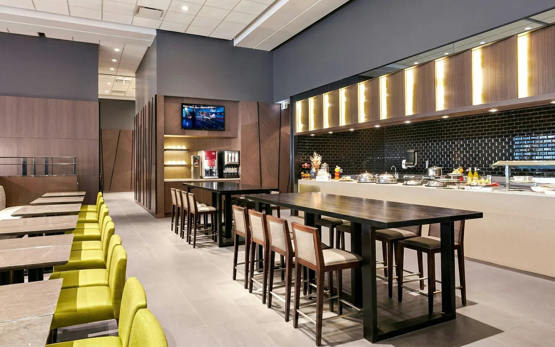 Vancouver International Airport: Plaza Premium Lounge at Domestic Departures, Gate B15 Image 4