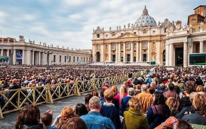Vatican Papal Audience Reserved Spot Small-Group Guided Tour Spain Image 4