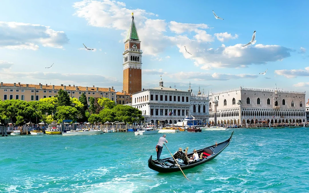 Venice Walking Tour with Grand Canal Gondola Ride Image 4