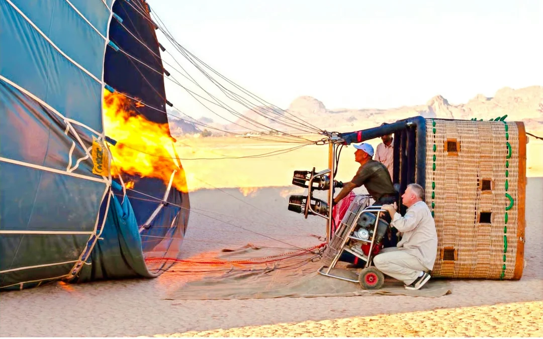 Wadi Rum Sunrise Hot Air Balloon Flight with Round-Trip Transfers Image 4