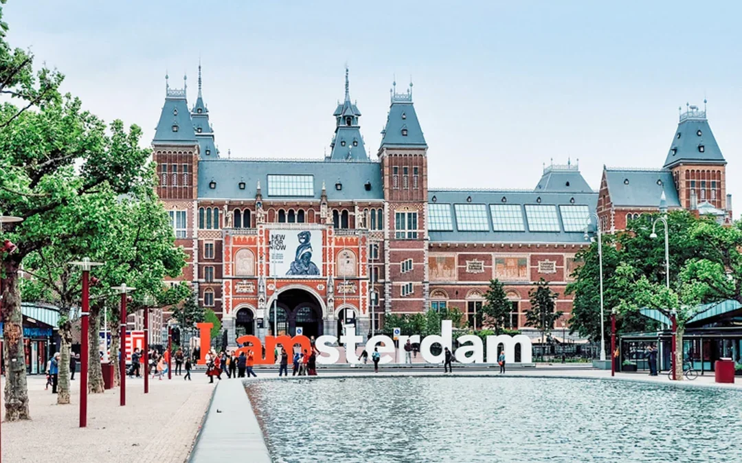 Walk & Explore Amsterdam with the Interactive City Trail Image 2