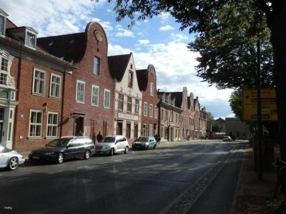Walking tour through Potsdam's historic old town to Sanssouci