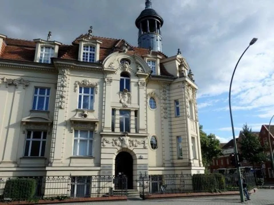 Walking tour through Potsdam's historic old town to Sanssouci