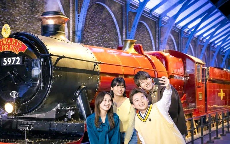 Warner Bros. Studio Tour Tokyo Tickets: The Making of Harry Potter with Golden Snitch Drink Bottle Image 4