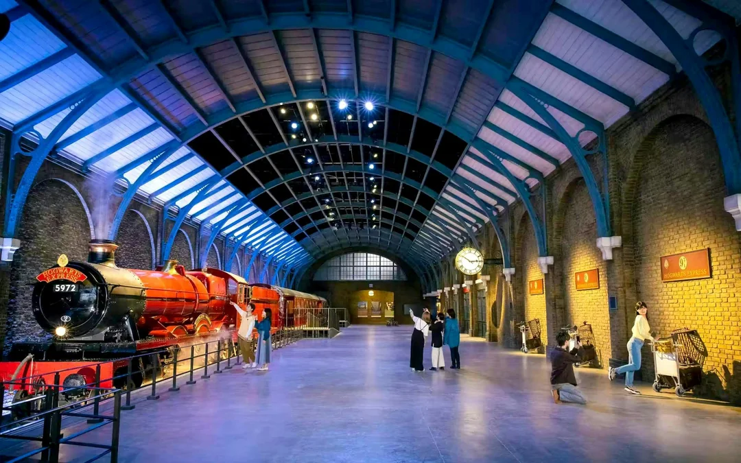 Warner Bros. Studio Tour Tokyo Tickets: The Making of Harry Potter with Golden Snitch Drink Bottle Image 6