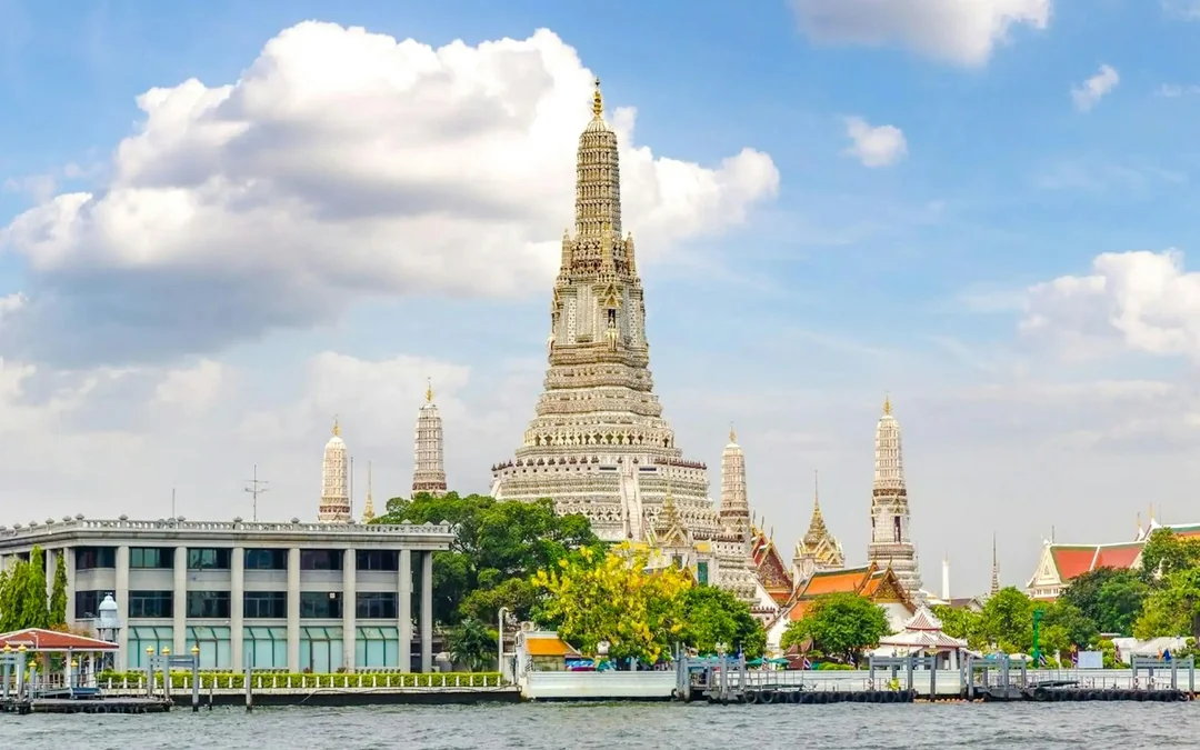 Wat Arun Guided Tour with Thai Costume, Long-Tail Boat and Tuk-Tuk Ride Image 9