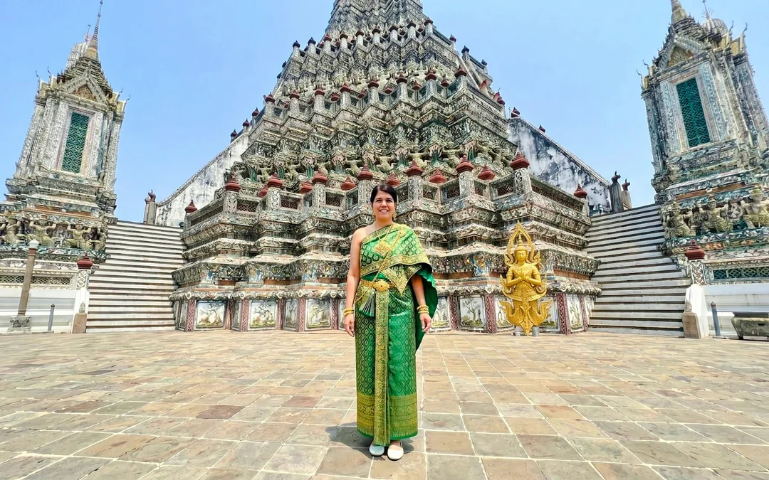 Wat Arun Guided Tour with Traditional Thai Costume Image 2