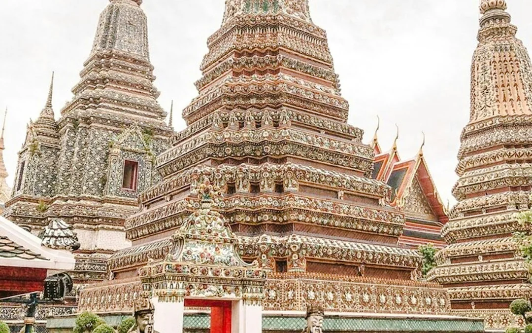 Wat Pho and Wat Arun Small-Group Guided Tour in Bangkok Image 4