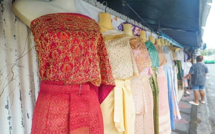 Wat Pho, Wat Arun & Flower Market Guided Walking Tour in Bangkok Image 6