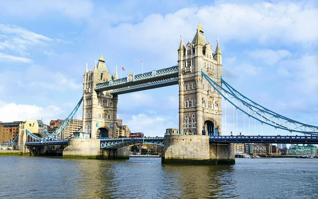 Westminster & The London Bridge Small-Group Walking Tour with Tickets to The Shard Image 2