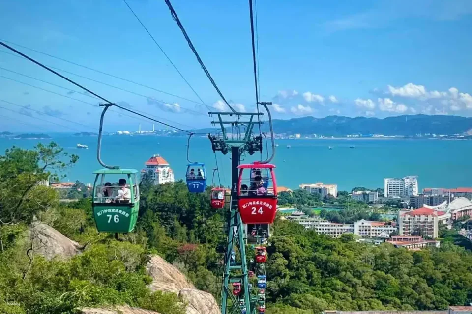 Xiamen Bell and Drum Cableway | A 40-minute journey through the clouds, offering panoramic views of the mountains and sea, and perfect for watching the sunset.
