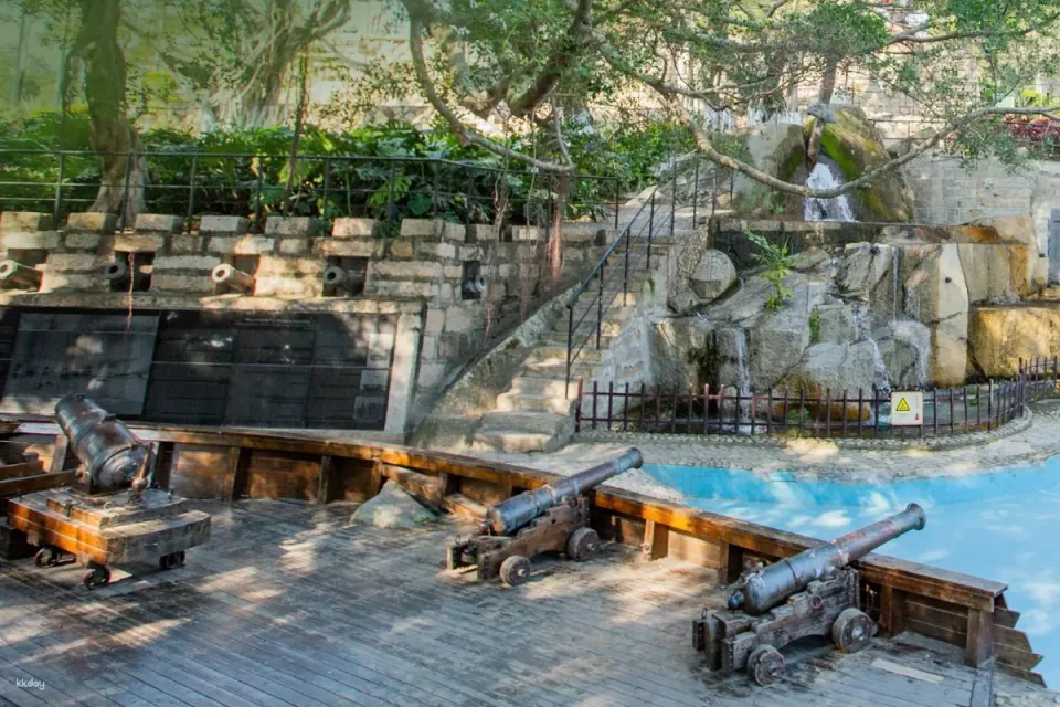 Xiamen Zengcuo'an Coastal Cultural and Creative Fishing Village + Hulishan Fortress Day Ticket | Enjoy traditional Minnan houses, seafood delicacies, and island scenery all in one trip.