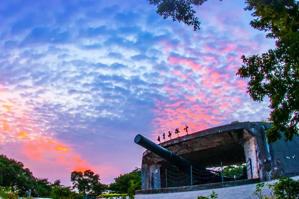 Xiamen Zengcuo'an Coastal Cultural and Creative Fishing Village + Hulishan Fortress Day Ticket | Enjoy traditional Minnan houses, seafood delicacies, and island scenery all in one trip.