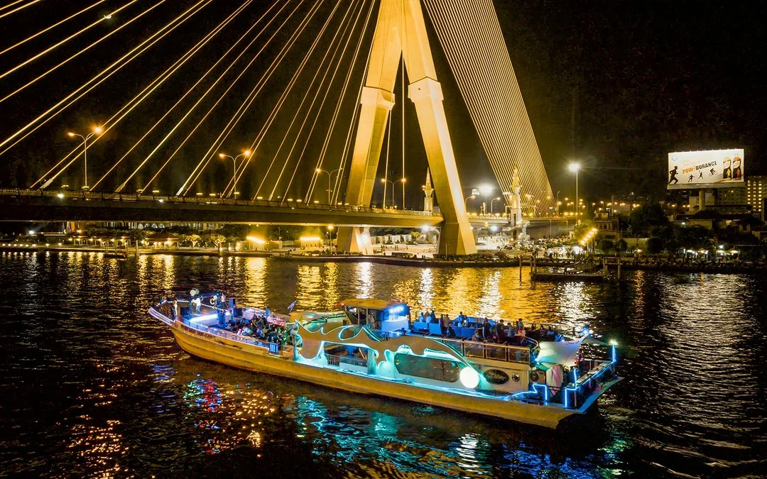 Yodsiam Sightseeing Boat in Bangkok with Snacks & Beverages Image 1