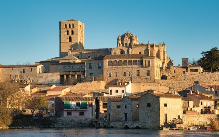 Zamora Self-Guided Audio Tour on Mobile App: Explore at Your Own Pace Image 2