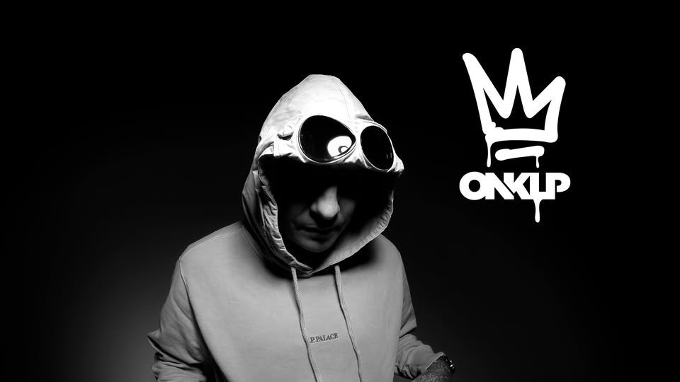 May be a black-and-white image of ‎text that says '‎يا ONP PPAATE‎'‎