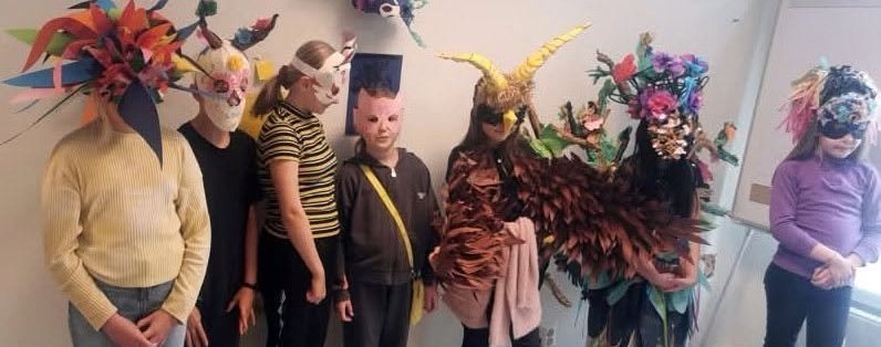 Barn som har vært på maskeverksted