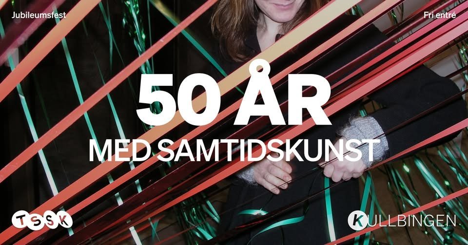 Plakat for TSSKs 50-årsjubileum med teksten «50 år med samtidskunst», et fotografi av en kunstinstallasjon og informasjon om jubileumsfest med fri entré.