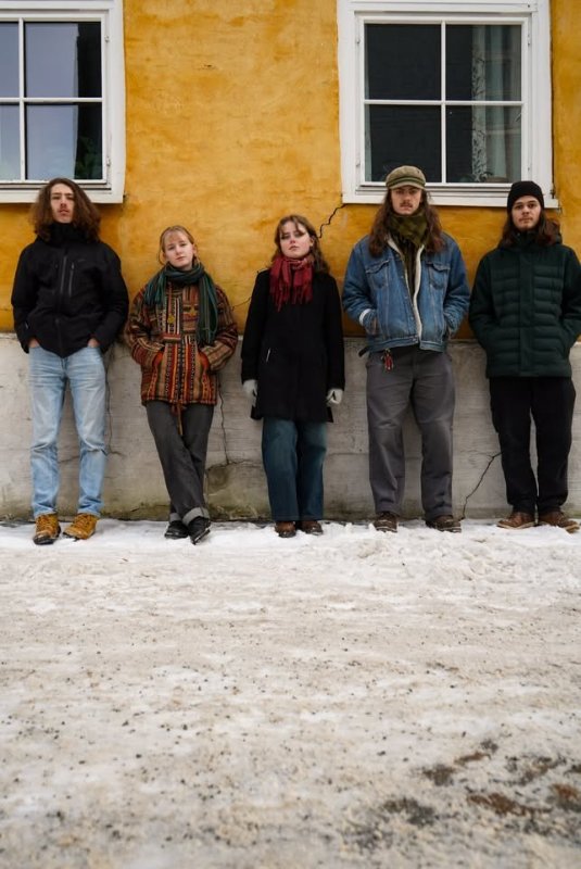 No photo description available.