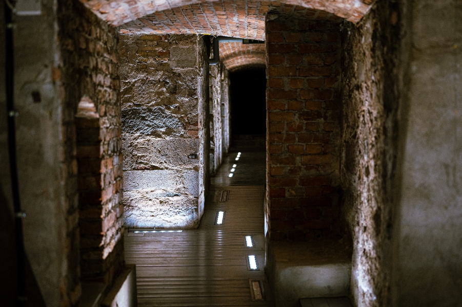 En lang gang i krypten.