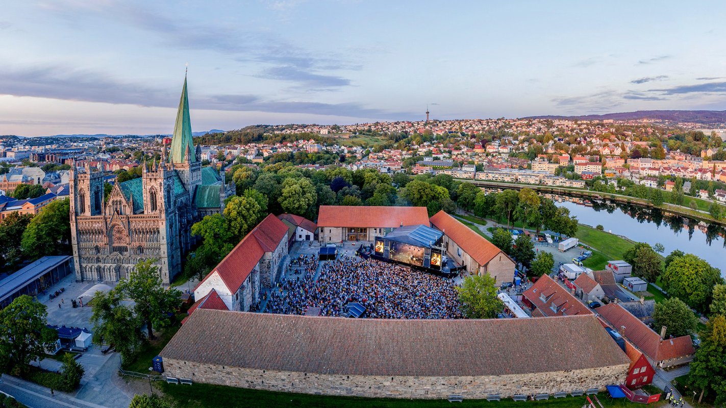 Olavsfest foregår i og rundt Nidarosdomen, Erkebispegården og sentrum av Trondheim – hvert år i perioden 28. juli – 3. august.