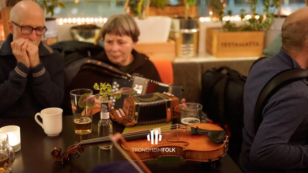 Folkemusikkpuben i Trondheim - åpen tradsession på Ladejarlen