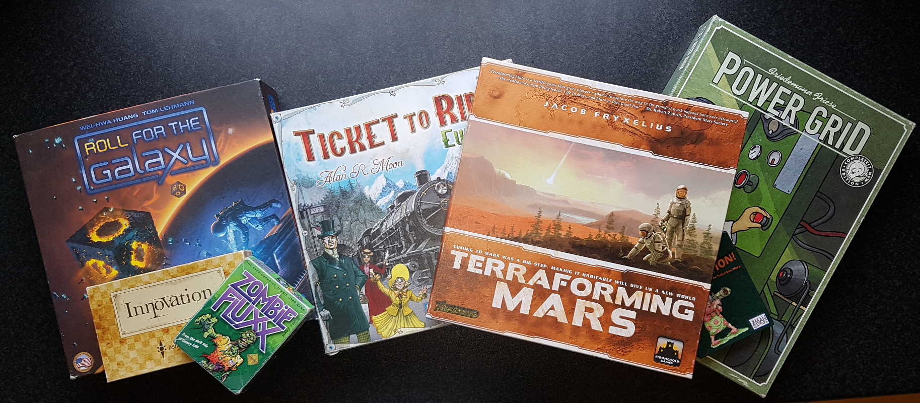 En bunke brettspill: Roll for the Galaxy, Ticket to Ride, Terraforming Mars, Zombie Flux, Innovation og Power Grid