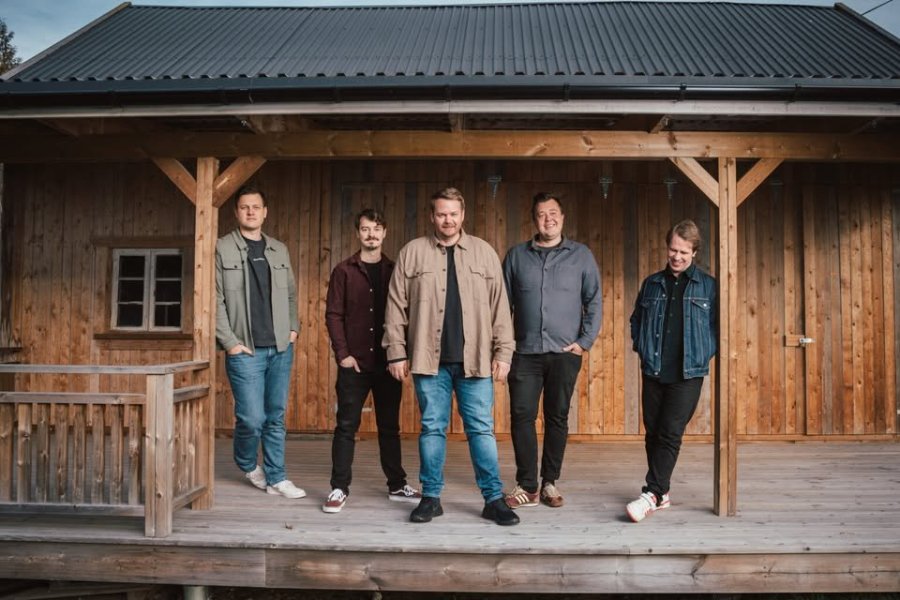 No photo description available.