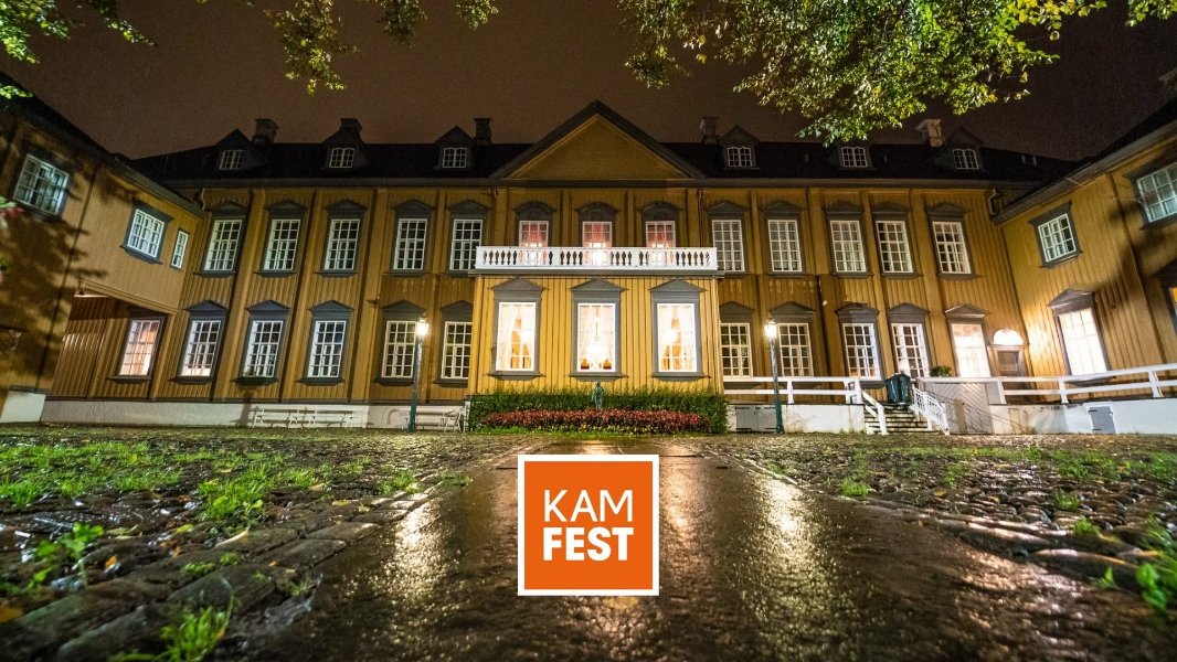 STEMNINGSSTUND I STIFTSGÅRDEN