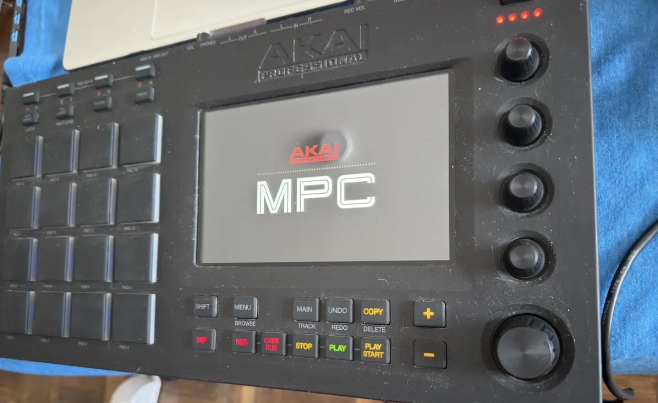 AKAI MPC TOUCH - foto 3