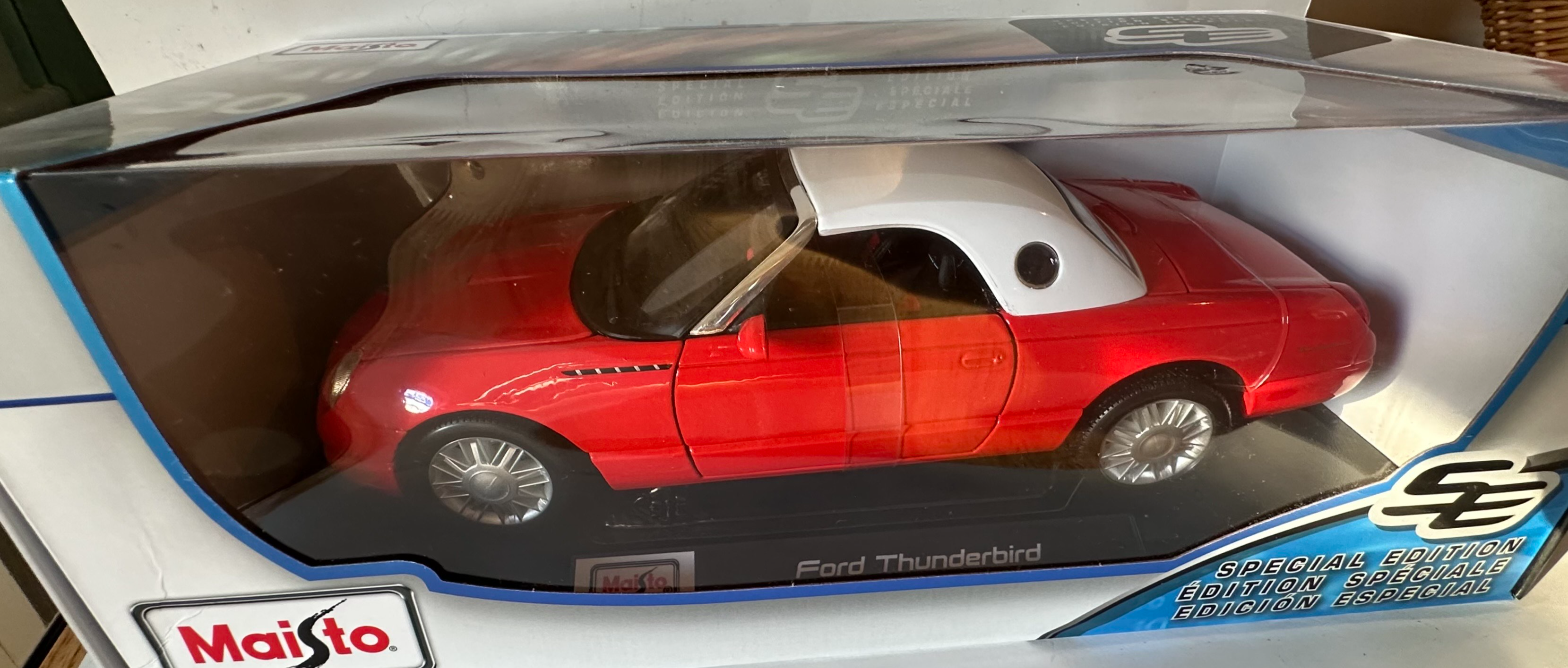 Maisto Special Edition Ford Thunderbird