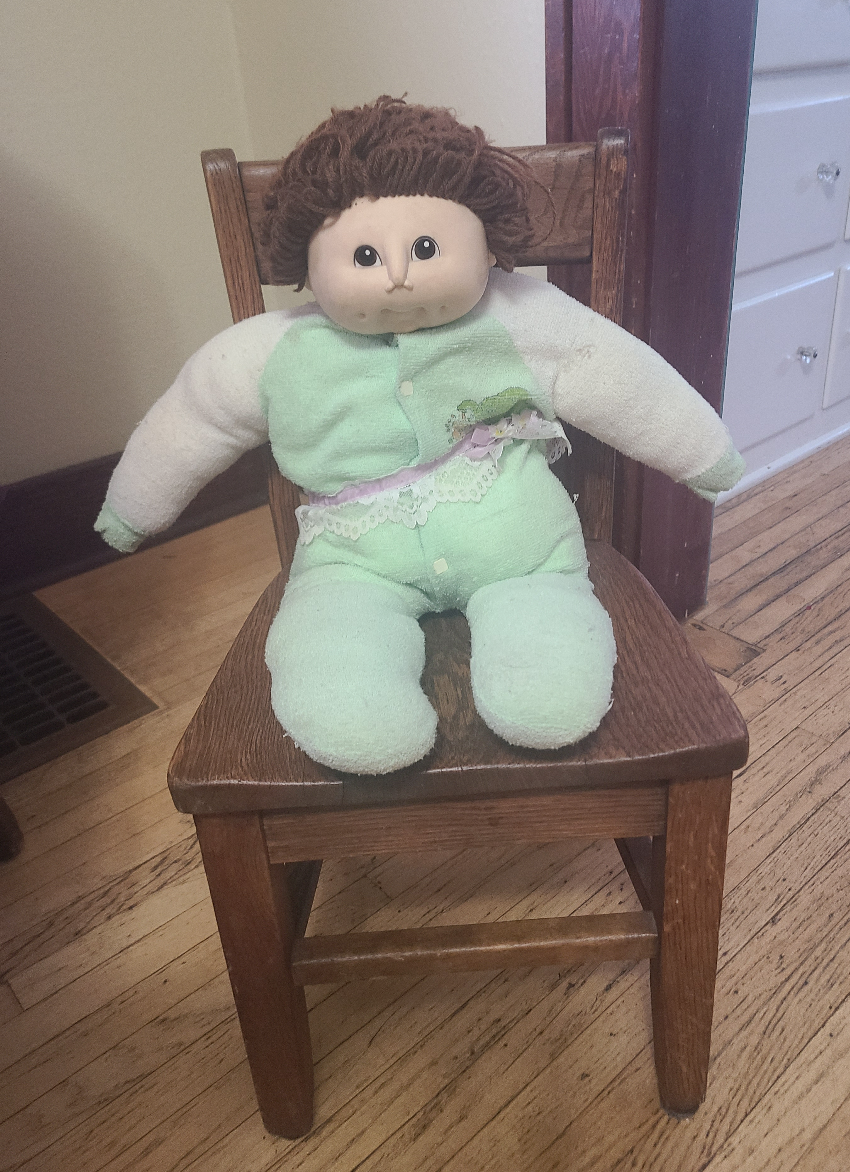 Vintage Solid Oak Wood Child's Elementry School Chair. thumbnail 1