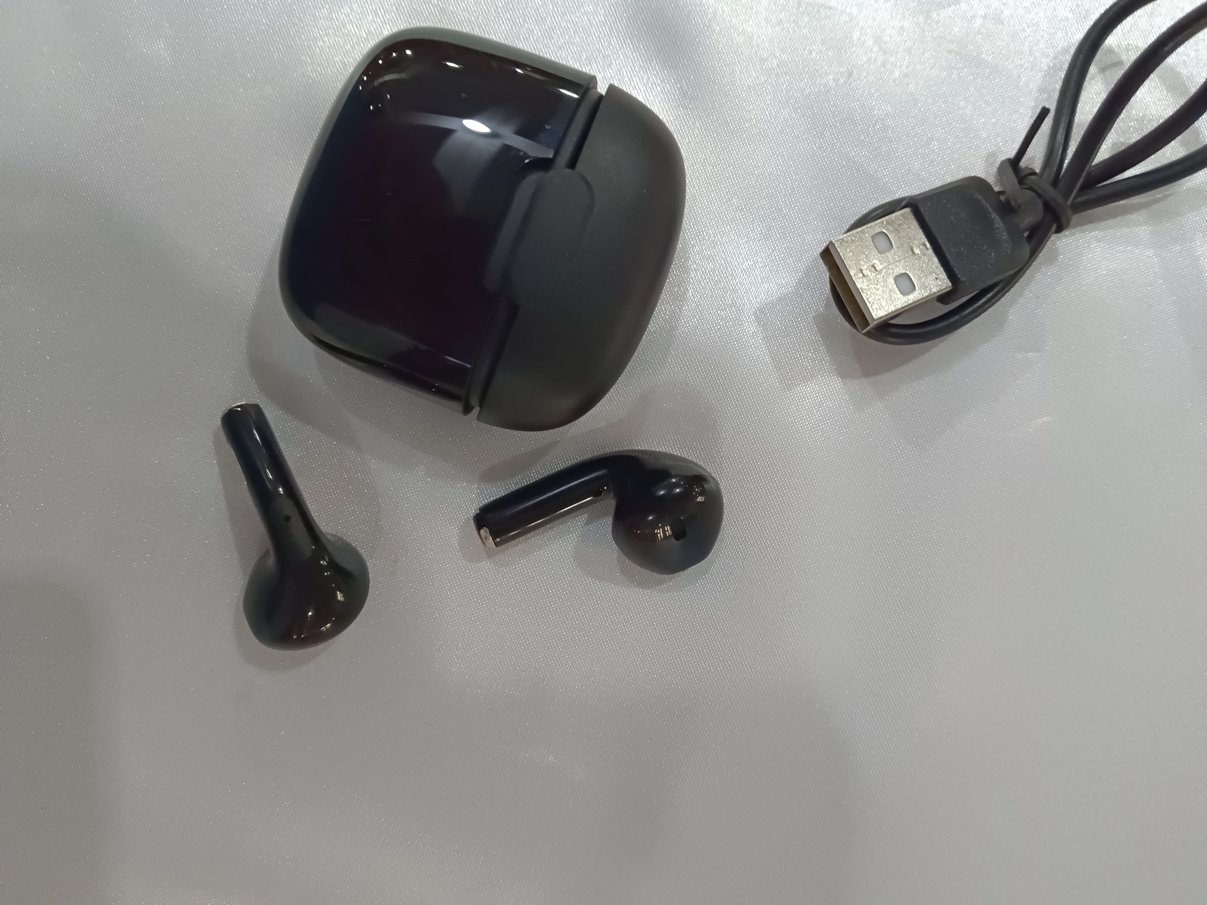 Creative Design Of Macaron Wireless Bluetooth Earphones — view 4