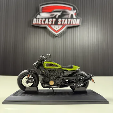Harley Sportster S 1:12 Scale Diecast Model Motorcycle — view 5