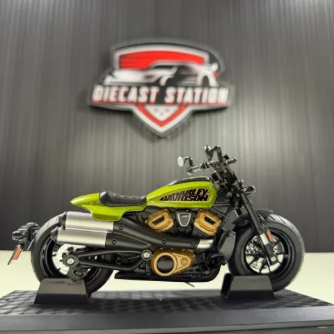 Harley Sportster S 1:12 Scale Diecast Model Motorcycle — view 8
