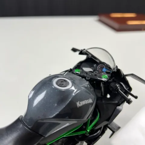 Kawasaki Ninja H2R 1:9 Big Scale Diecast Model Motorcycle — view 5