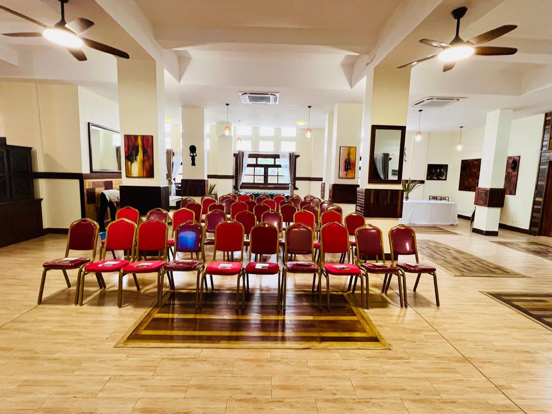Salle Polyvalente ( Salle de conférence )