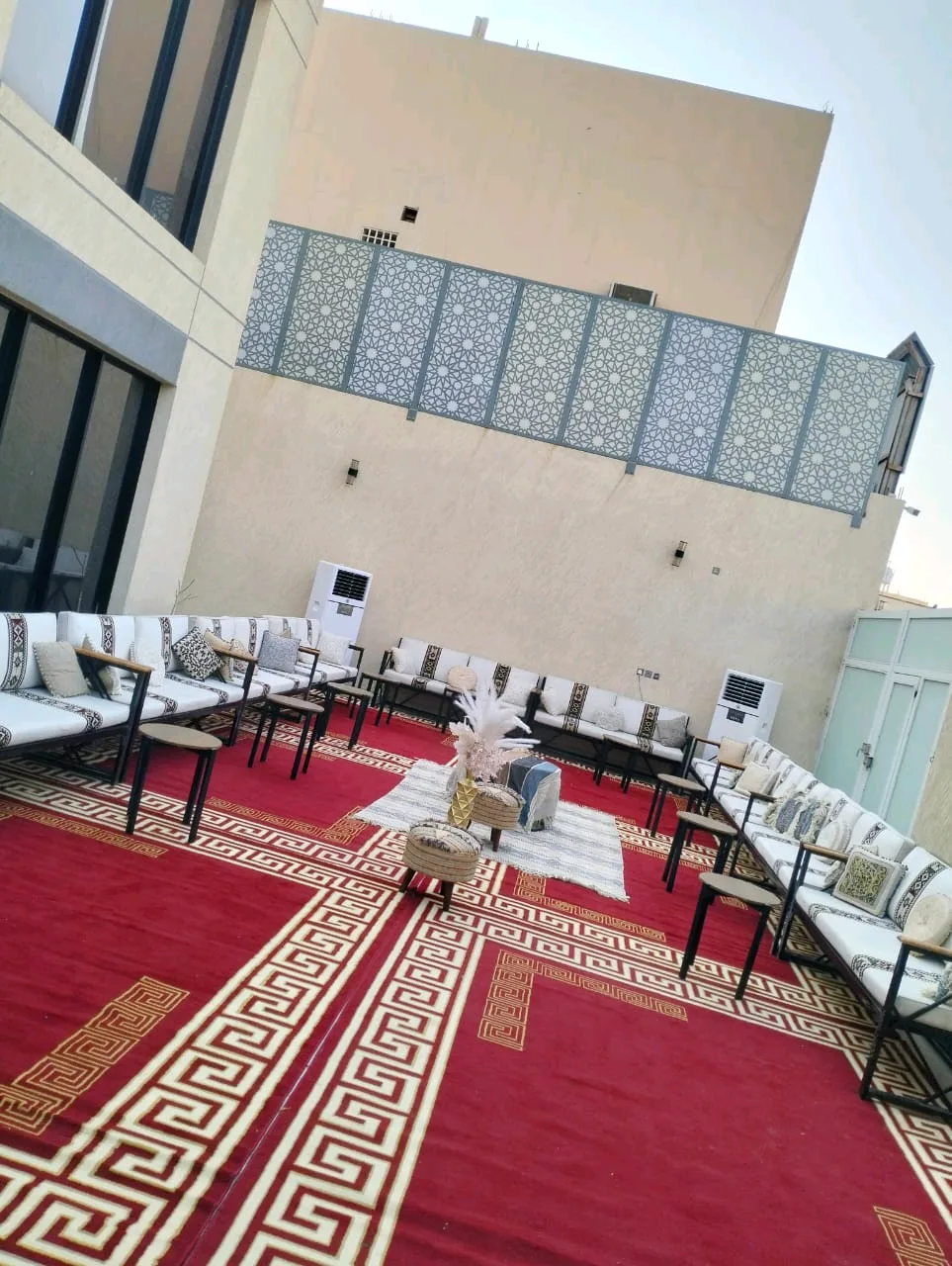 إيجار جلسات خارجية الشخص على 80 ريال 2