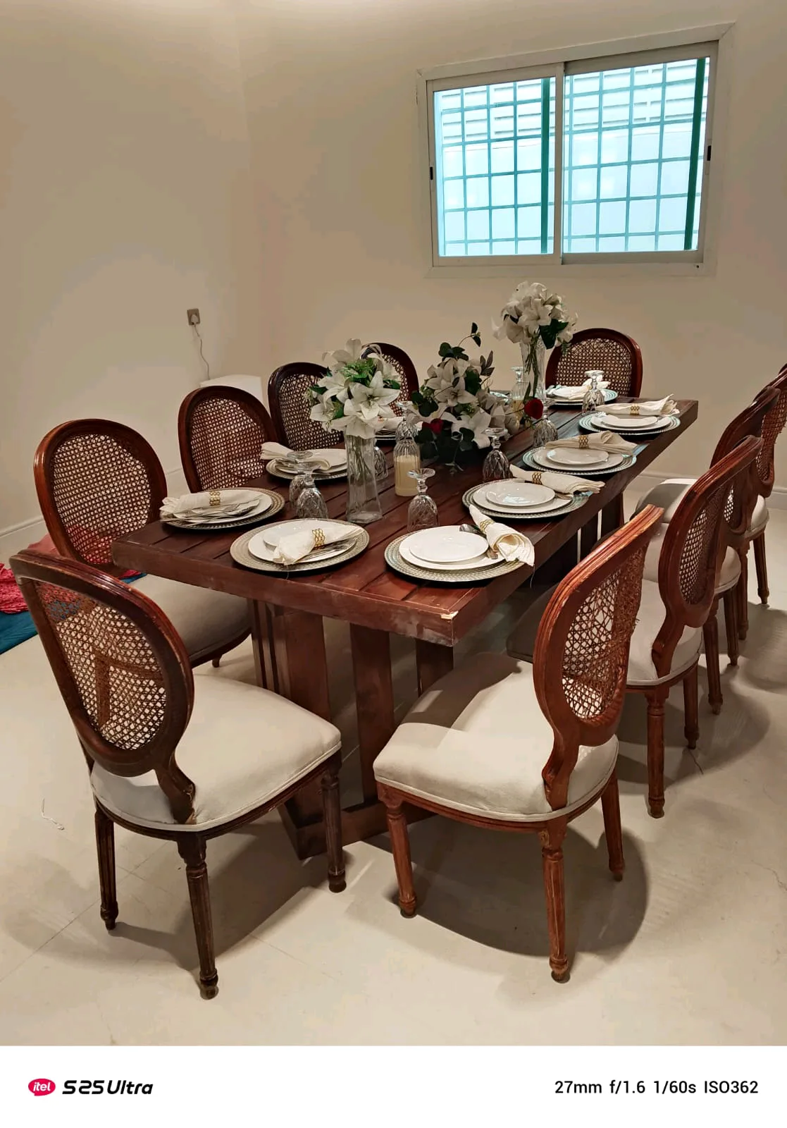 طاولة طعام
