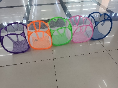 Portable laundry basket 