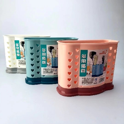 Plastic cutlery holder