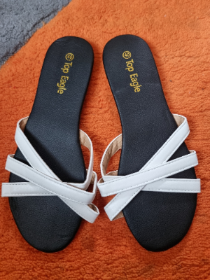 Ladies flat sandals 